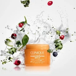 Soin De Jour>CLINIQUE Superdefense SPF 40                Soin Multi-correction Fatigue + 1ers Signes de l'Âge - Tous Types de Peaux