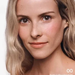 Blush><noscript><img width=