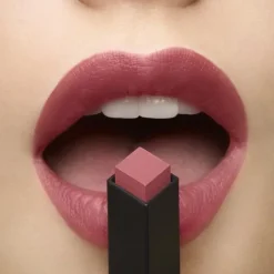 Rouge À Lèvres & Laque>INCENZA Rouge Pur Couture The Slim Glow Matte                Rouge à lèvres mat lumineux. Confort longue durée. Couleur couture